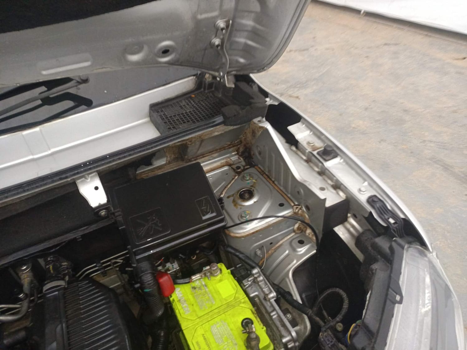 Used 2022 Renault Kwid CLIMBER AMT Petrol Automatic engine ENGINE LEFT SIDE HINGE & APRON VIEW