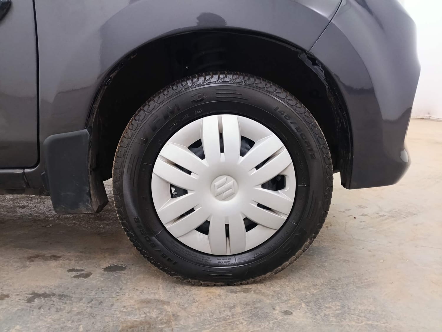 Used 2018 Maruti Suzuki Alto 800 LXi Petrol Manual tyres RIGHT FRONT TYRE RIM VIEW