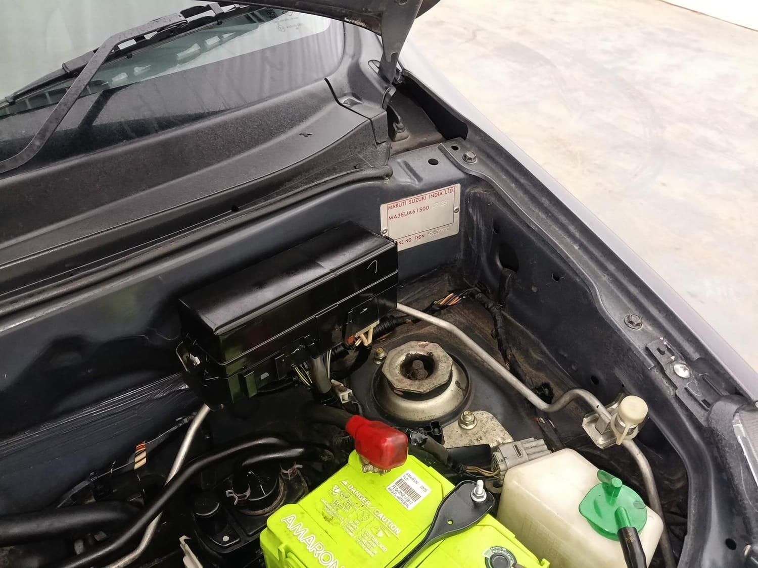 Used 2018 Maruti Suzuki Alto 800 LXi Petrol Manual engine ENGINE LEFT SIDE HINGE & APRON VIEW