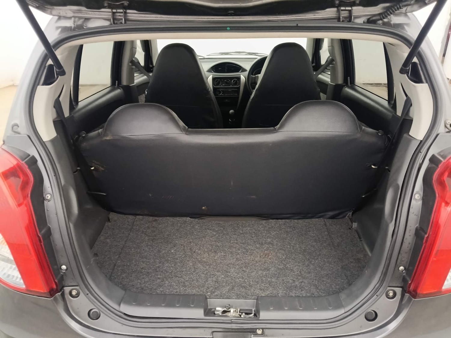 Used 2018 Maruti Suzuki Alto 800 LXi Petrol Manual interior DICKY INSIDE VIEW
