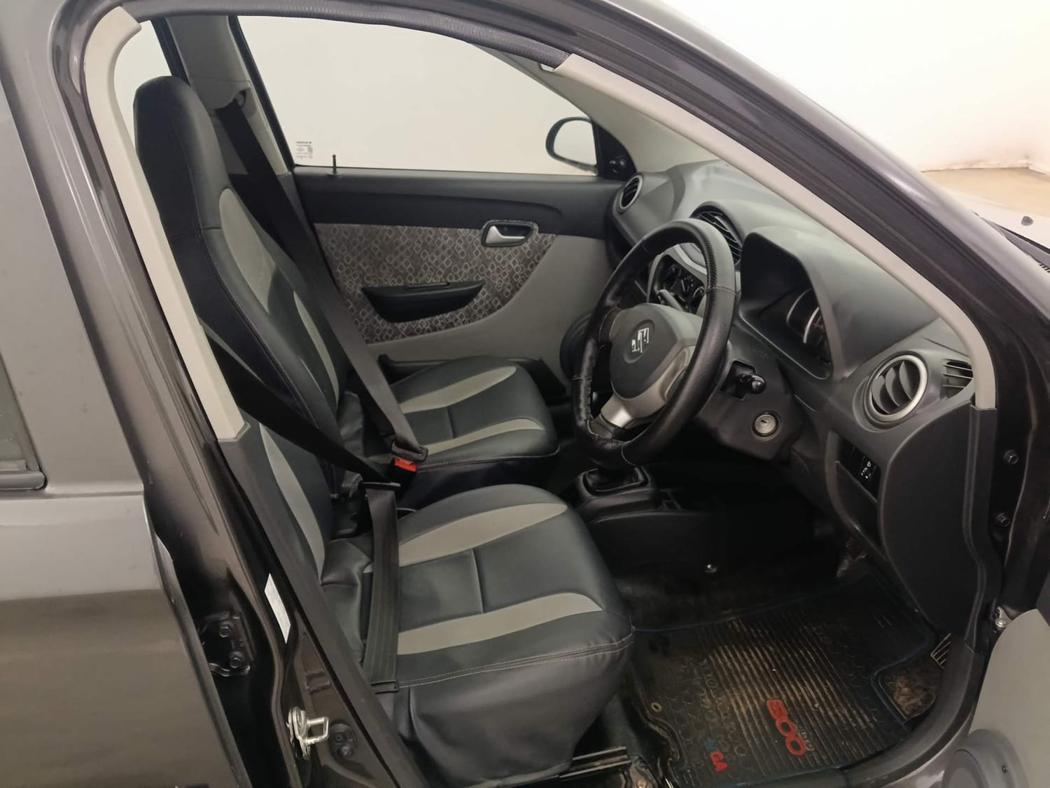Used 2018 Maruti Suzuki Alto 800 LXi Petrol Manual interior RIGHT SIDE FRONT DOOR CABIN VIEW