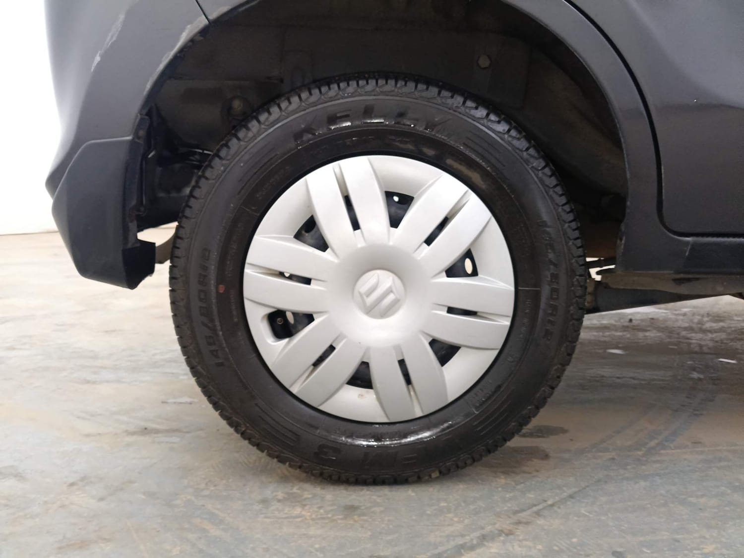 Used 2018 Maruti Suzuki Alto 800 LXi Petrol Manual tyres RIGHT REAR TYRE RIM VIEW