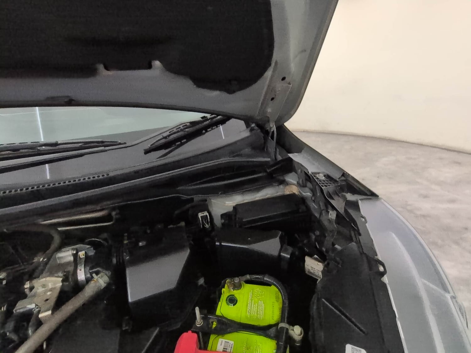 Used 2020 Honda WR-V SV MT Petrol Petrol Manual engine ENGINE LEFT SIDE HINGE & APRON VIEW
