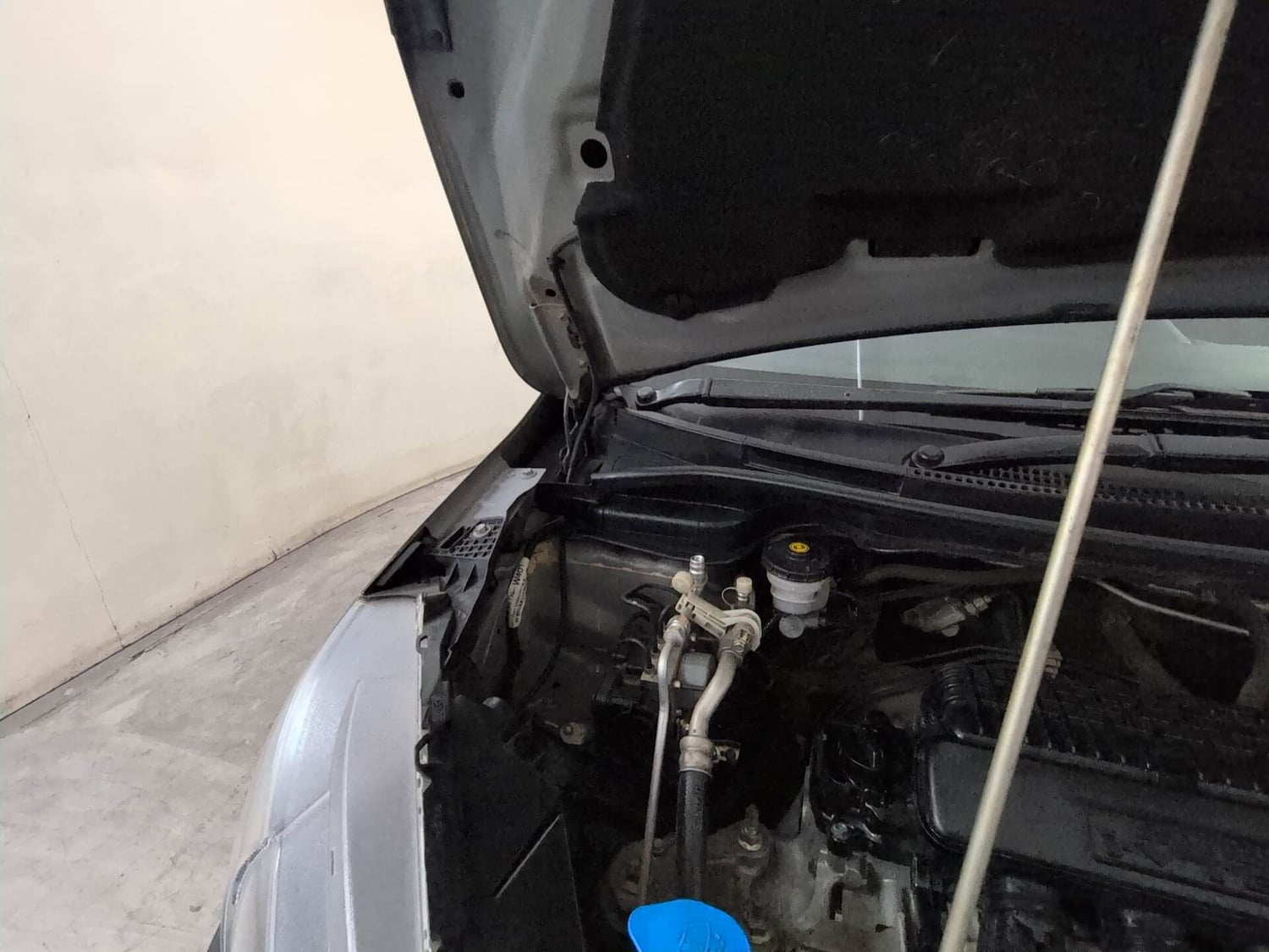 Used 2020 Honda WR-V SV MT Petrol Petrol Manual engine ENGINE RIGHT SIDE HINGE & APRON VIEW
