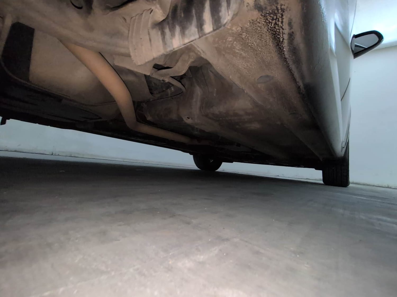 Used 2020 Hyundai Aura SX Plus 1.2 AMT CRDi Diesel Automatic extra REAR RIGHT UNDERBODY VIEW