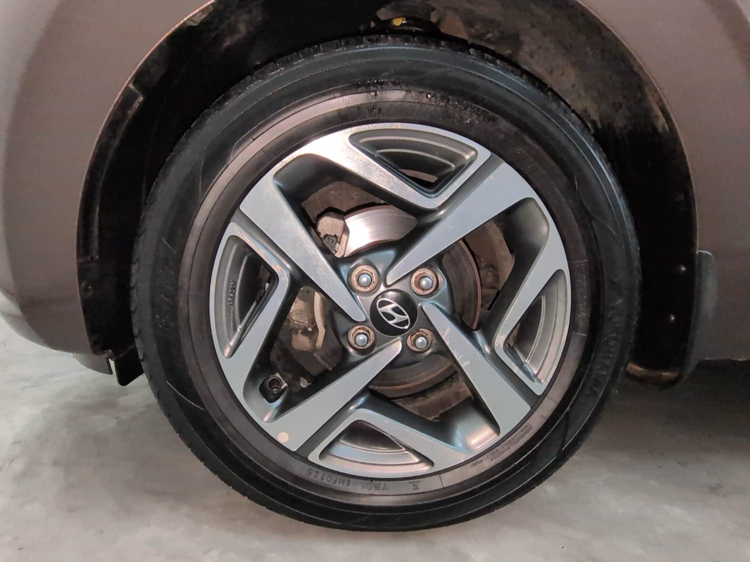 Used 2020 Hyundai Aura SX Plus 1.2 AMT CRDi Diesel Automatic tyres LEFT FRONT TYRE RIM VIEW