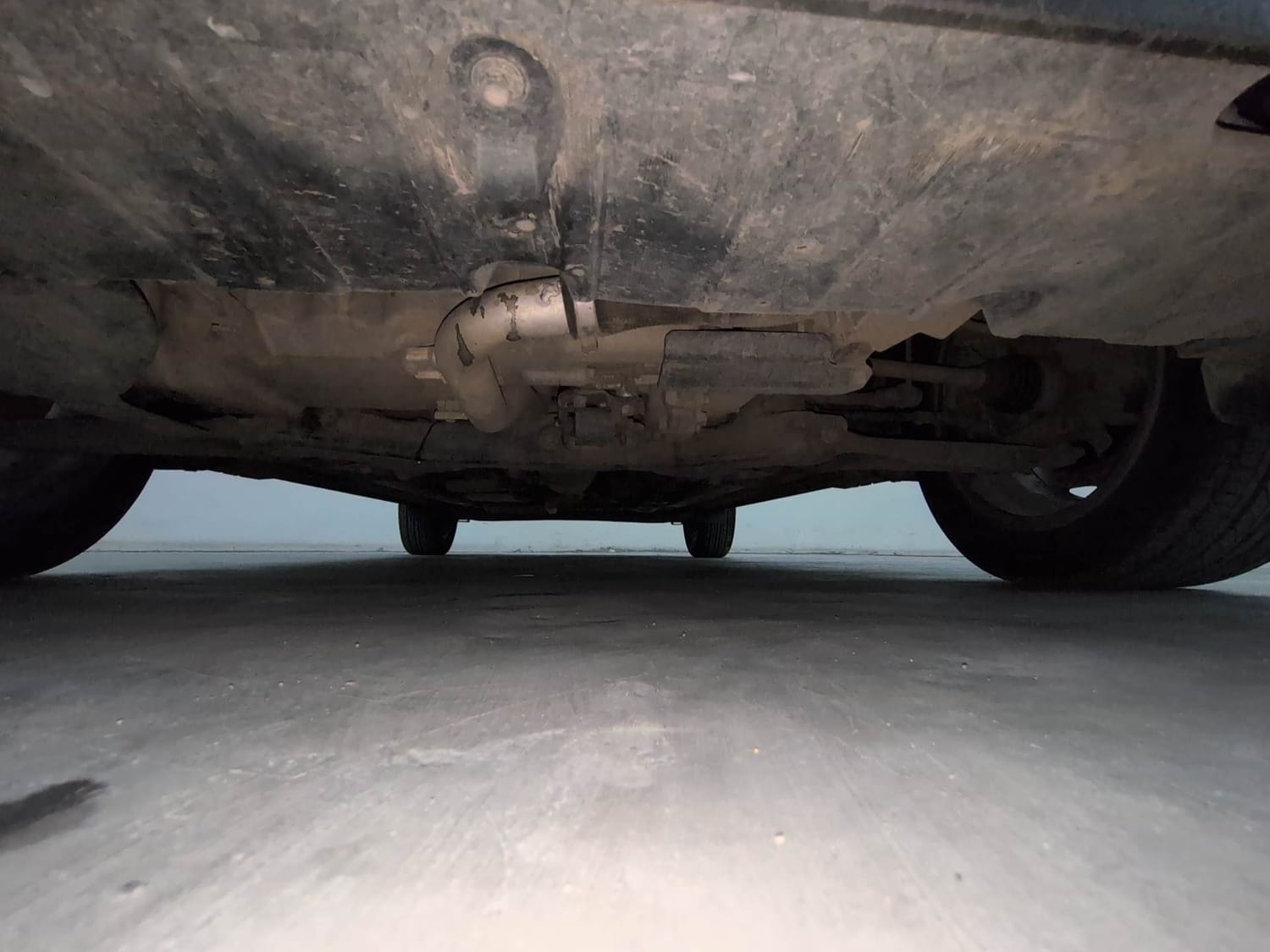 Used 2020 Hyundai Aura SX Plus 1.2 AMT CRDi Diesel Automatic extra FRONT LEFT UNDERBODY VIEW