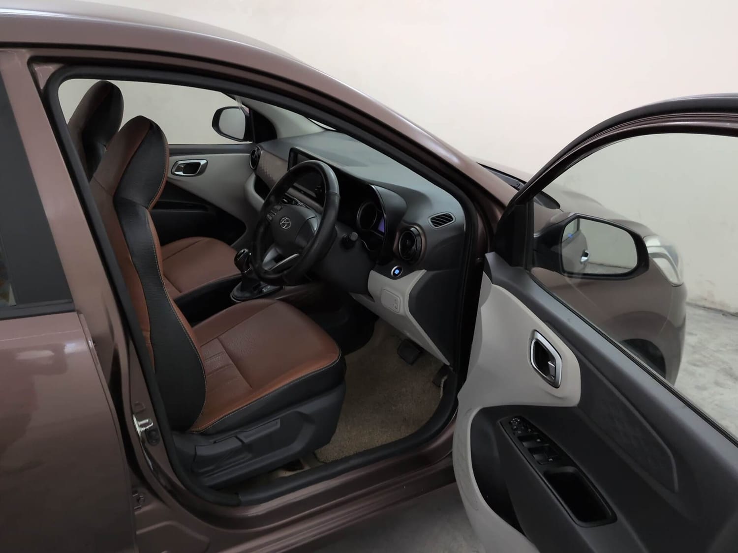 Used 2020 Hyundai Aura SX Plus 1.2 AMT CRDi Diesel Automatic interior RIGHT SIDE FRONT DOOR CABIN VIEW