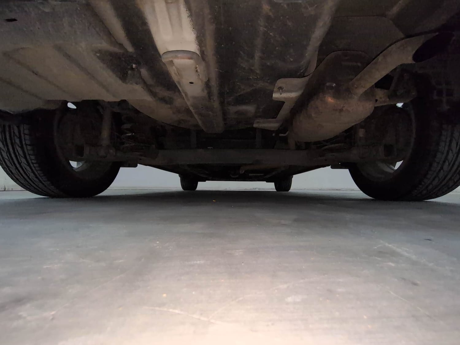 Used 2020 Hyundai Aura SX Plus 1.2 AMT CRDi Diesel Automatic extra REAR UNDERBODY VIEW (TAKEN FROM REAR)