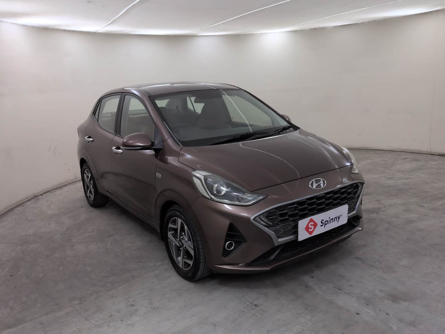 Used 2020 Hyundai Aura SX Plus 1.2 AMT CRDi Diesel Automatic exterior RIGHT FRONT CORNER VIEW