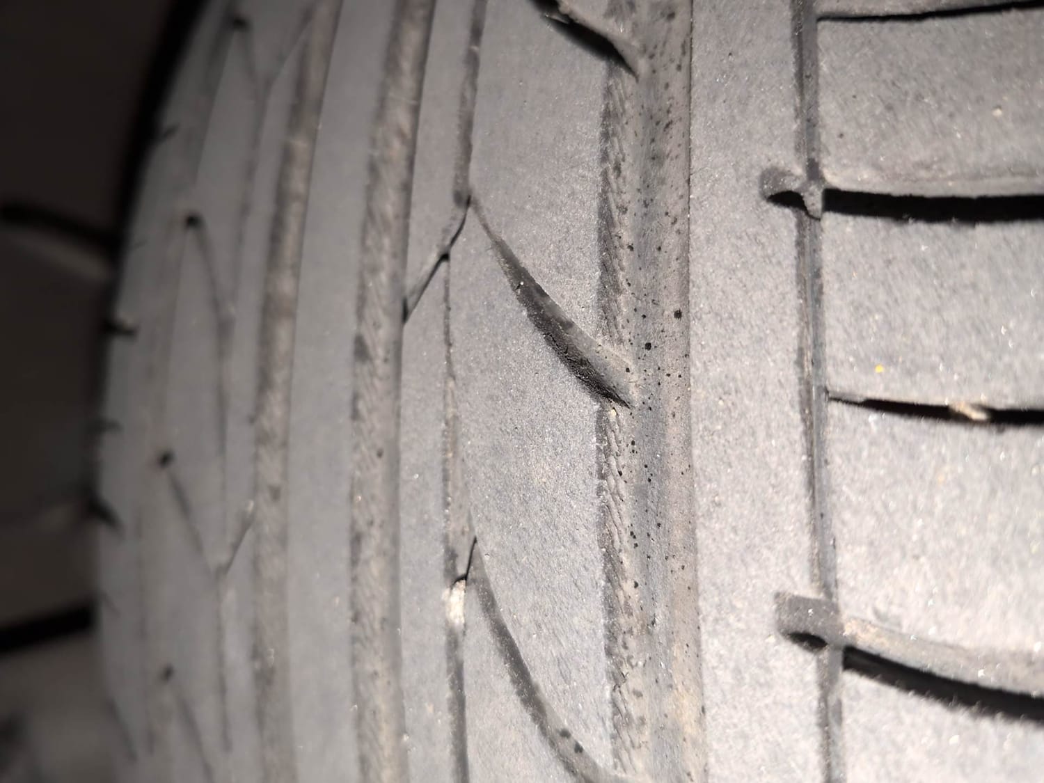 Used 2020 Hyundai Aura SX Plus 1.2 AMT CRDi Diesel Automatic tyres LEFT FRONT TYRE TREAD VIEW
