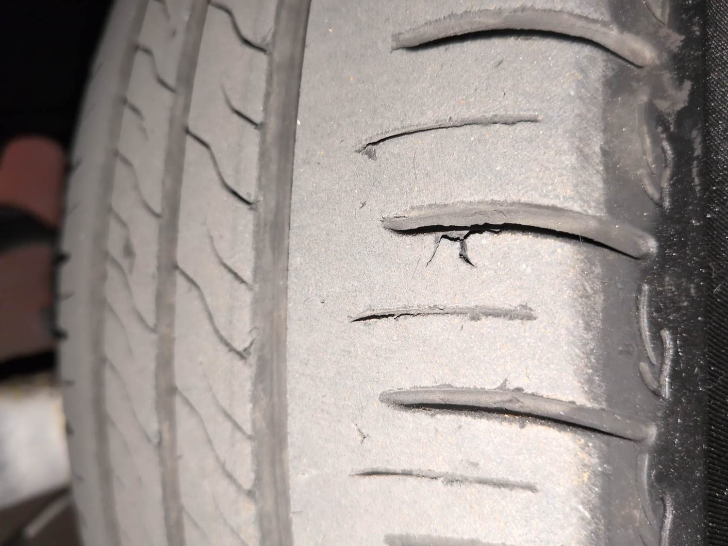 Used 2025 Tata Altroz XZA Petrol Petrol Automatic tyres RIGHT FRONT TYRE TREAD VIEW