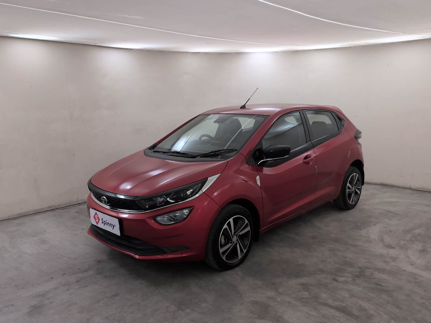 Used 2025 Tata Altroz XZA Petrol Petrol Automatic exterior LEFT FRONT CORNER VIEW