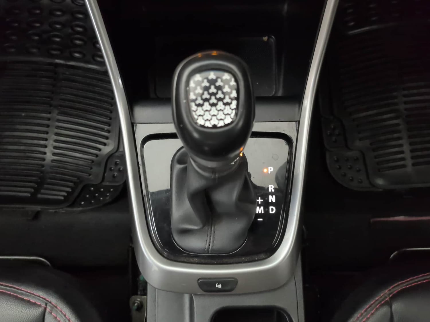 Used 2025 Tata Altroz XZA Petrol Petrol Automatic interior GEAR  KNOB VIEW