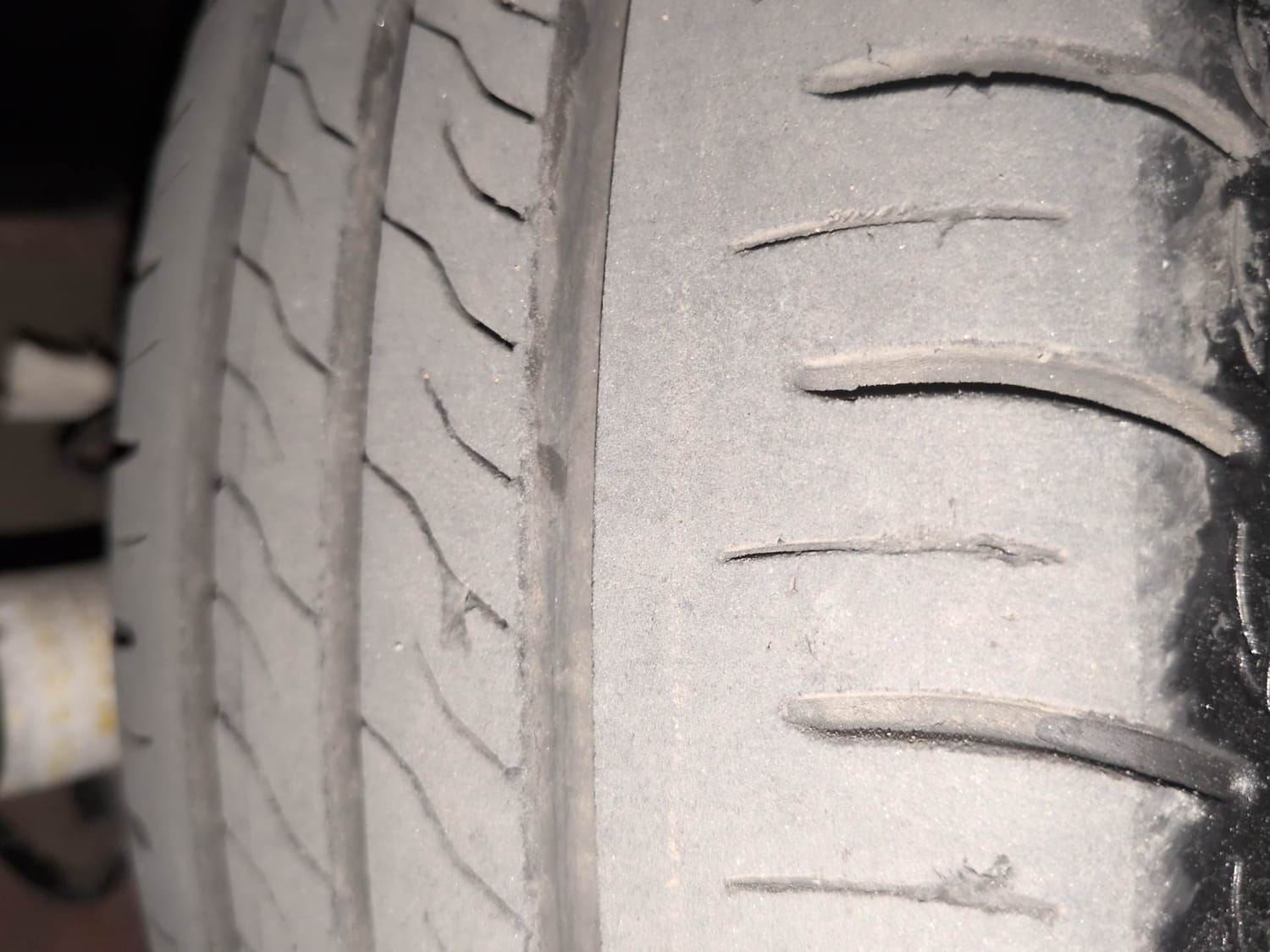 Used 2025 Tata Altroz XZA Petrol Petrol Automatic tyres LEFT FRONT TYRE TREAD VIEW