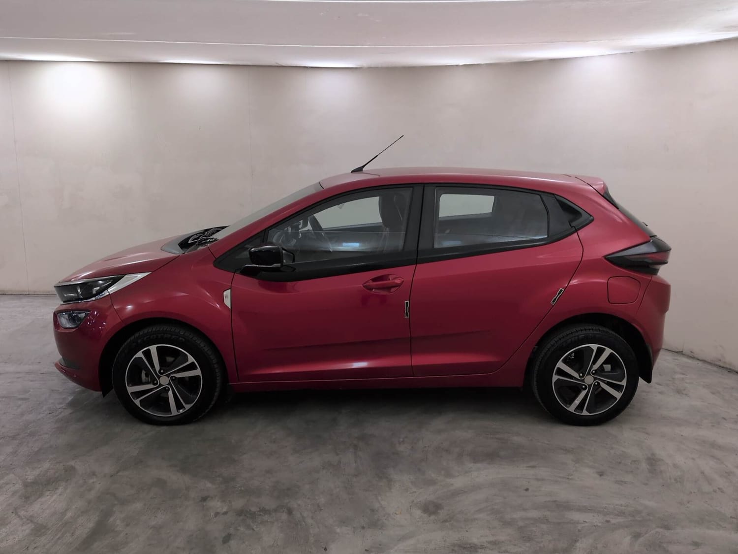 Used 2025 Tata Altroz XZA Petrol Petrol Automatic exterior LEFT SIDE VIEW