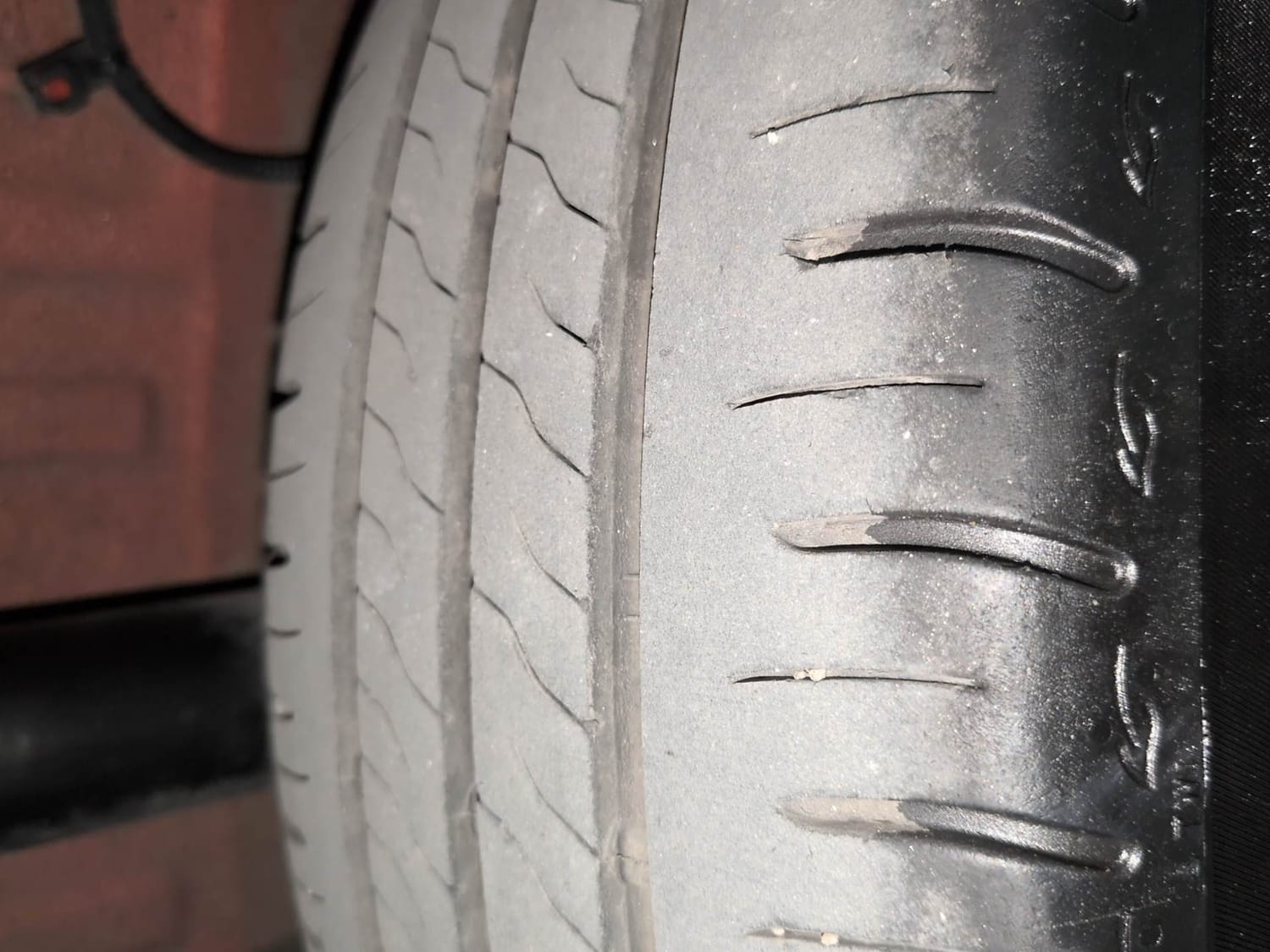 Used 2025 Tata Altroz XZA Petrol Petrol Automatic tyres RIGHT REAR TYRE TREAD VIEW