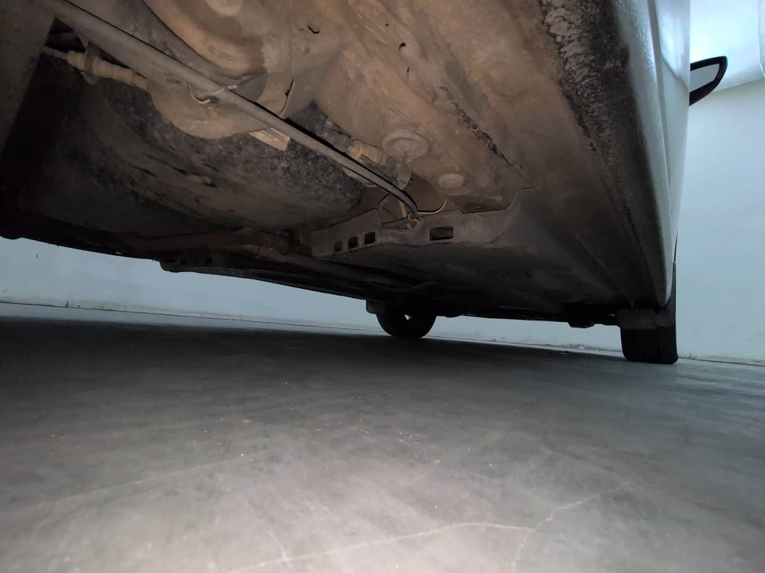 Used 2017 Volkswagen Ameo Highline1.2L Plus (P) 16 Alloy Petrol Manual extra REAR RIGHT UNDERBODY VIEW