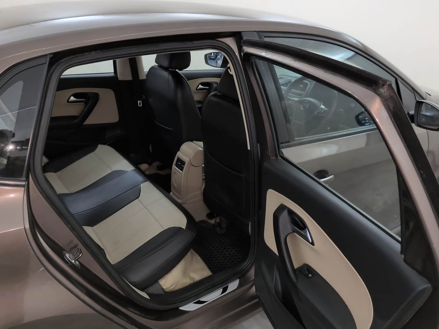 Used 2017 Volkswagen Ameo Highline1.2L Plus (P) 16 Alloy Petrol Manual interior RIGHT SIDE REAR DOOR CABIN VIEW