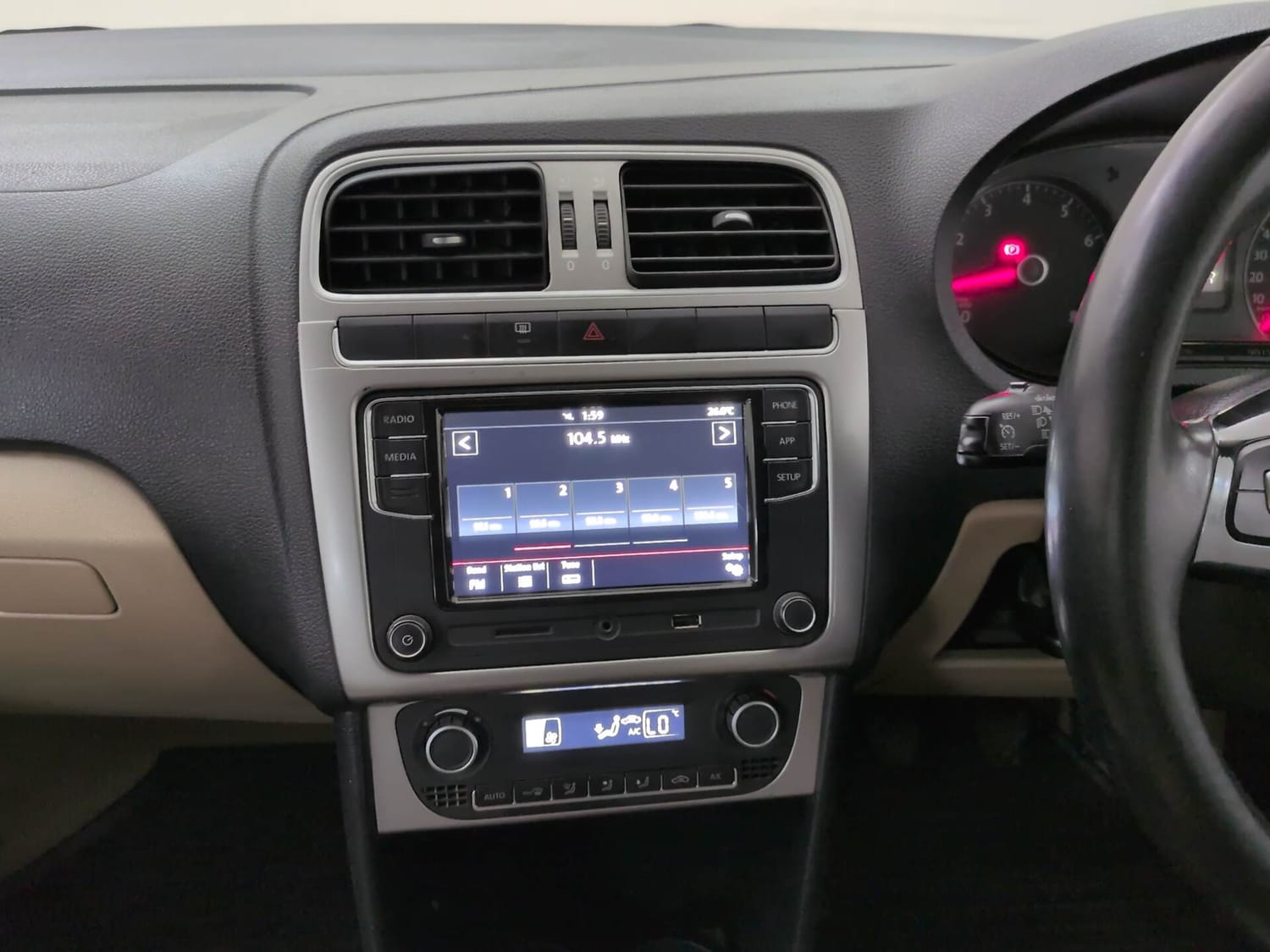 Used 2017 Volkswagen Ameo Highline1.2L Plus (P) 16 Alloy Petrol Manual interior MUSIC SYSTEM & AC CONTROL VIEW