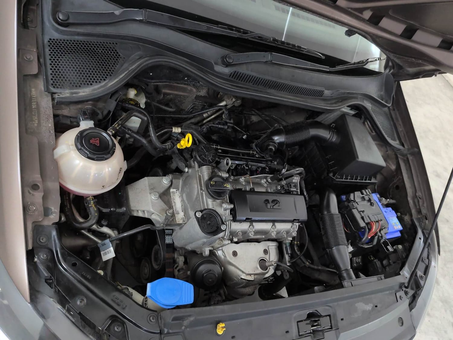 Used 2017 Volkswagen Ameo Highline1.2L Plus (P) 16 Alloy Petrol Manual engine ENGINE RIGHT SIDE VIEW