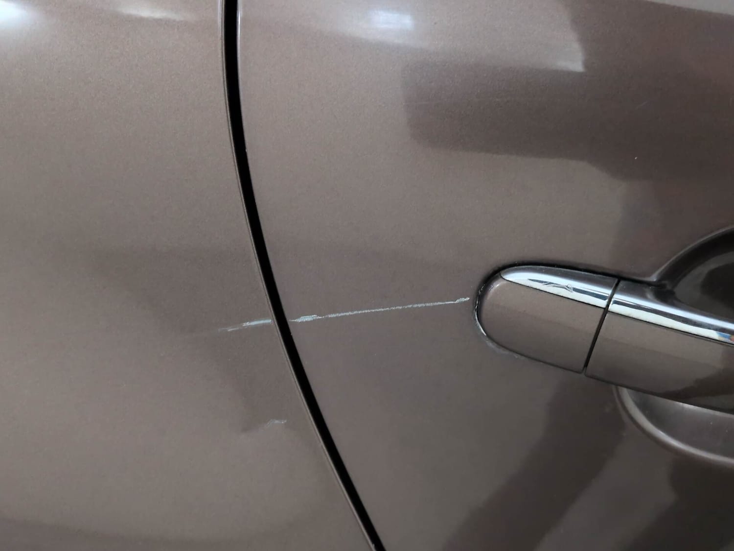 Used 2017 Volkswagen Ameo Highline1.2L Plus (P) 16 Alloy Petrol Manual dents MINOR SCRATCH