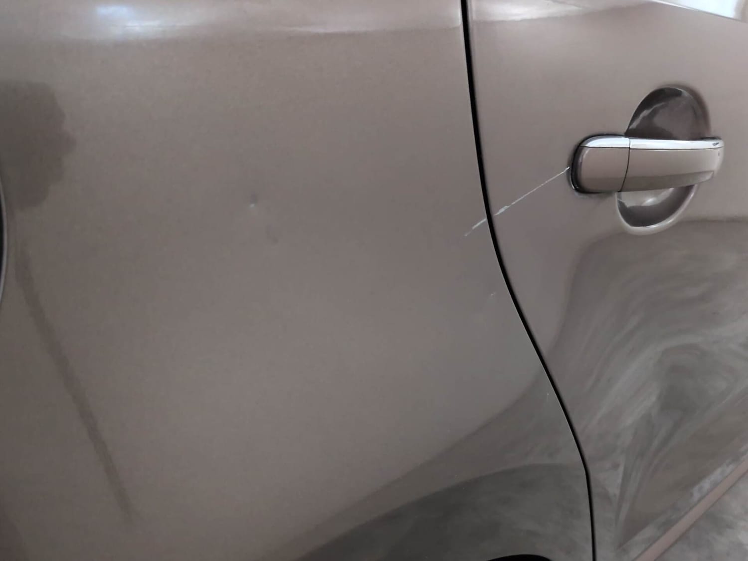 Used 2017 Volkswagen Ameo Highline1.2L Plus (P) 16 Alloy Petrol Manual dents MINOR DENT