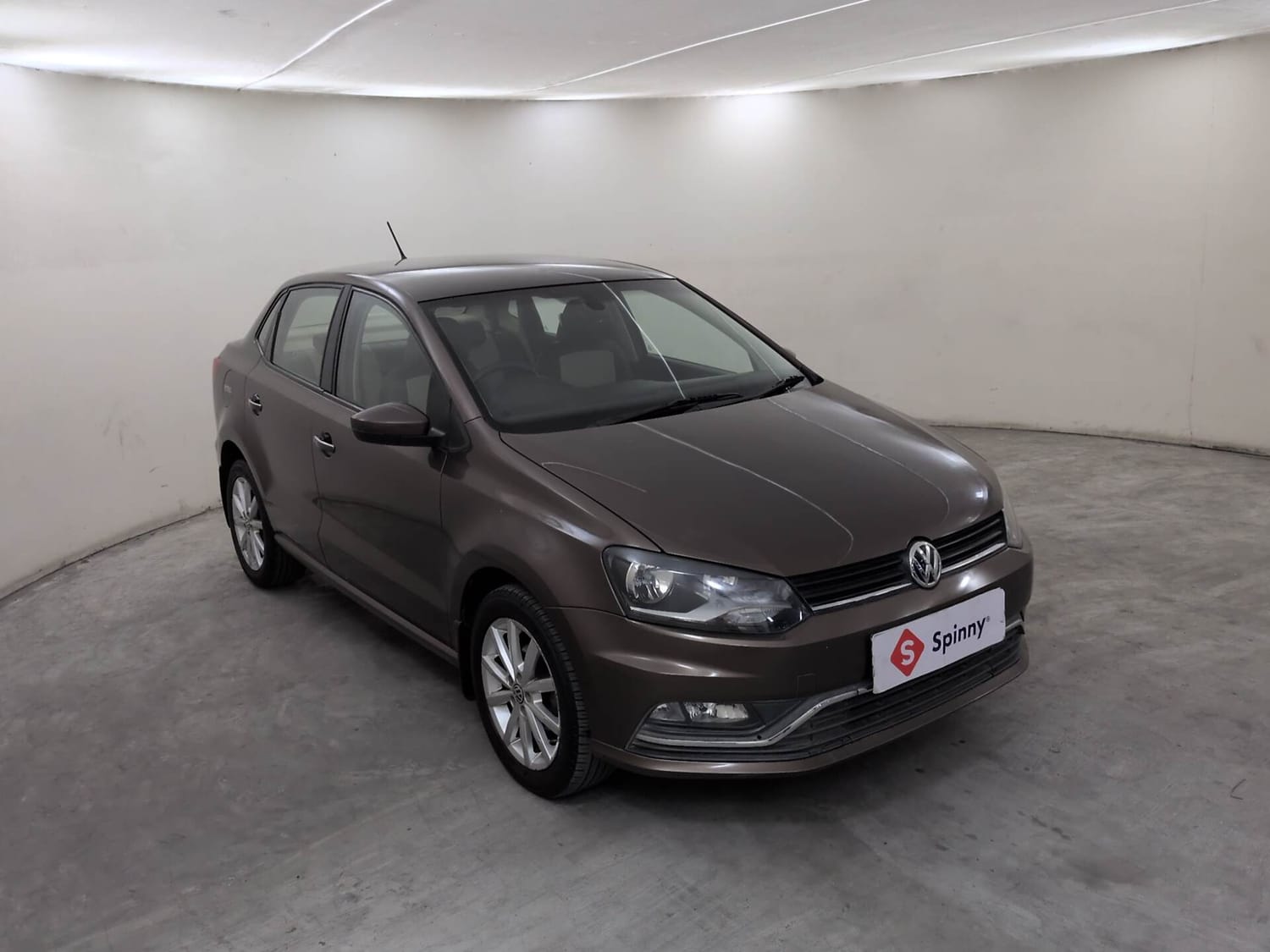 Used 2017 Volkswagen Ameo Highline1.2L Plus (P) 16 Alloy Petrol Manual exterior RIGHT FRONT CORNER VIEW