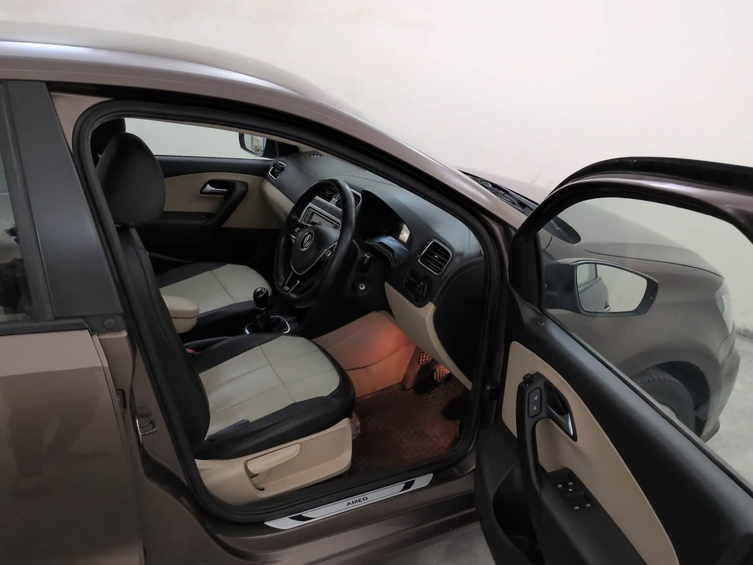 Used 2017 Volkswagen Ameo Highline1.2L Plus (P) 16 Alloy Petrol Manual interior RIGHT SIDE FRONT DOOR CABIN VIEW