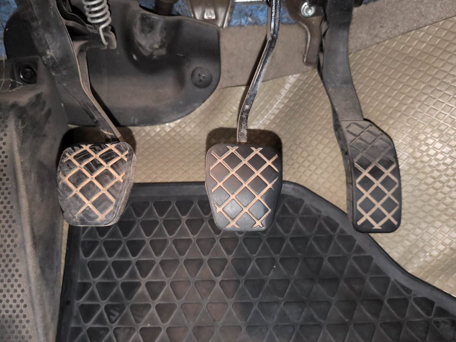 Used 2017 Volkswagen Ameo Highline1.2L Plus (P) 16 Alloy Petrol Manual interior PEDALS VIEW
