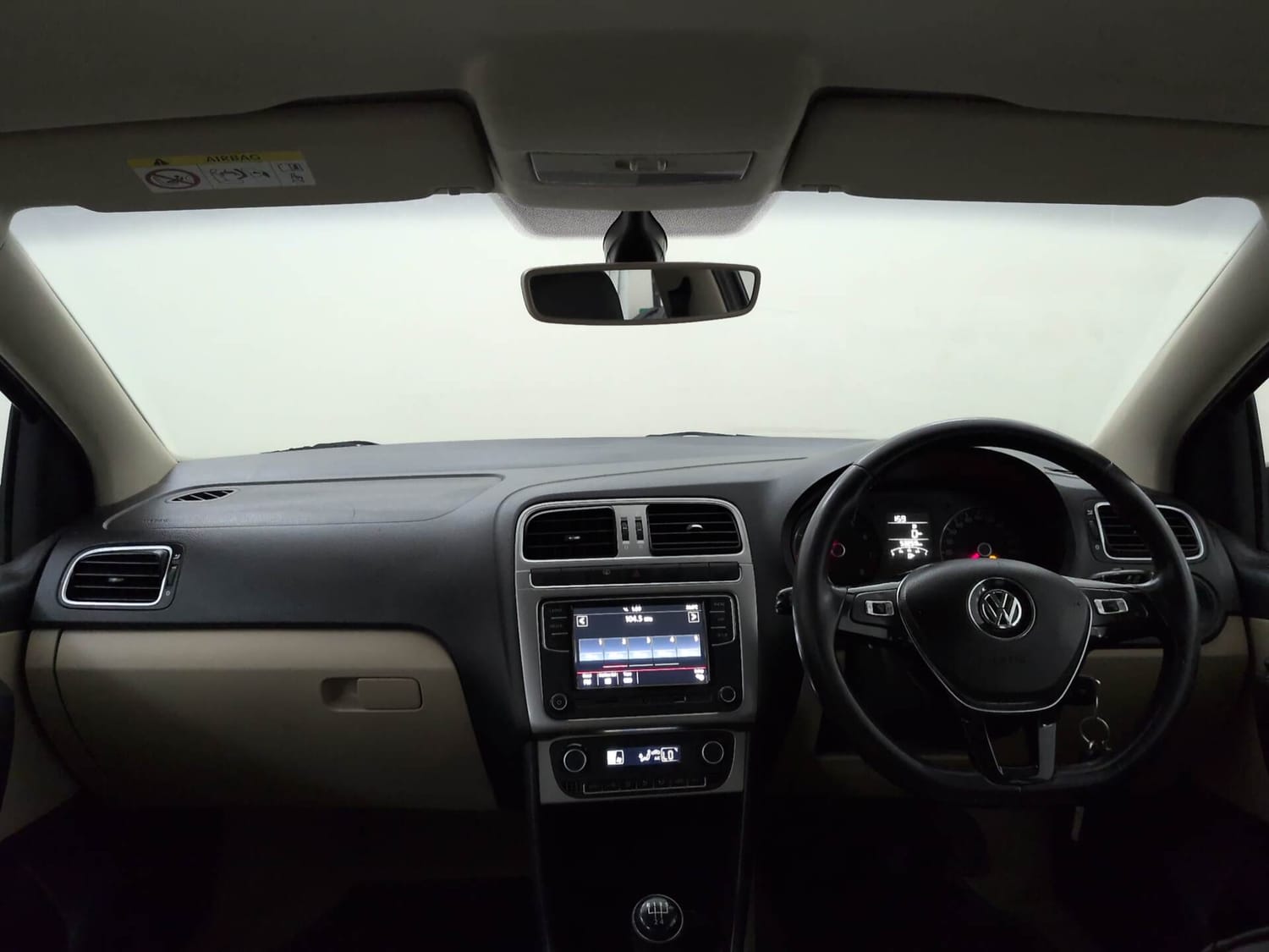 Used 2017 Volkswagen Ameo Highline1.2L Plus (P) 16 Alloy Petrol Manual interior DASHBOARD VIEW