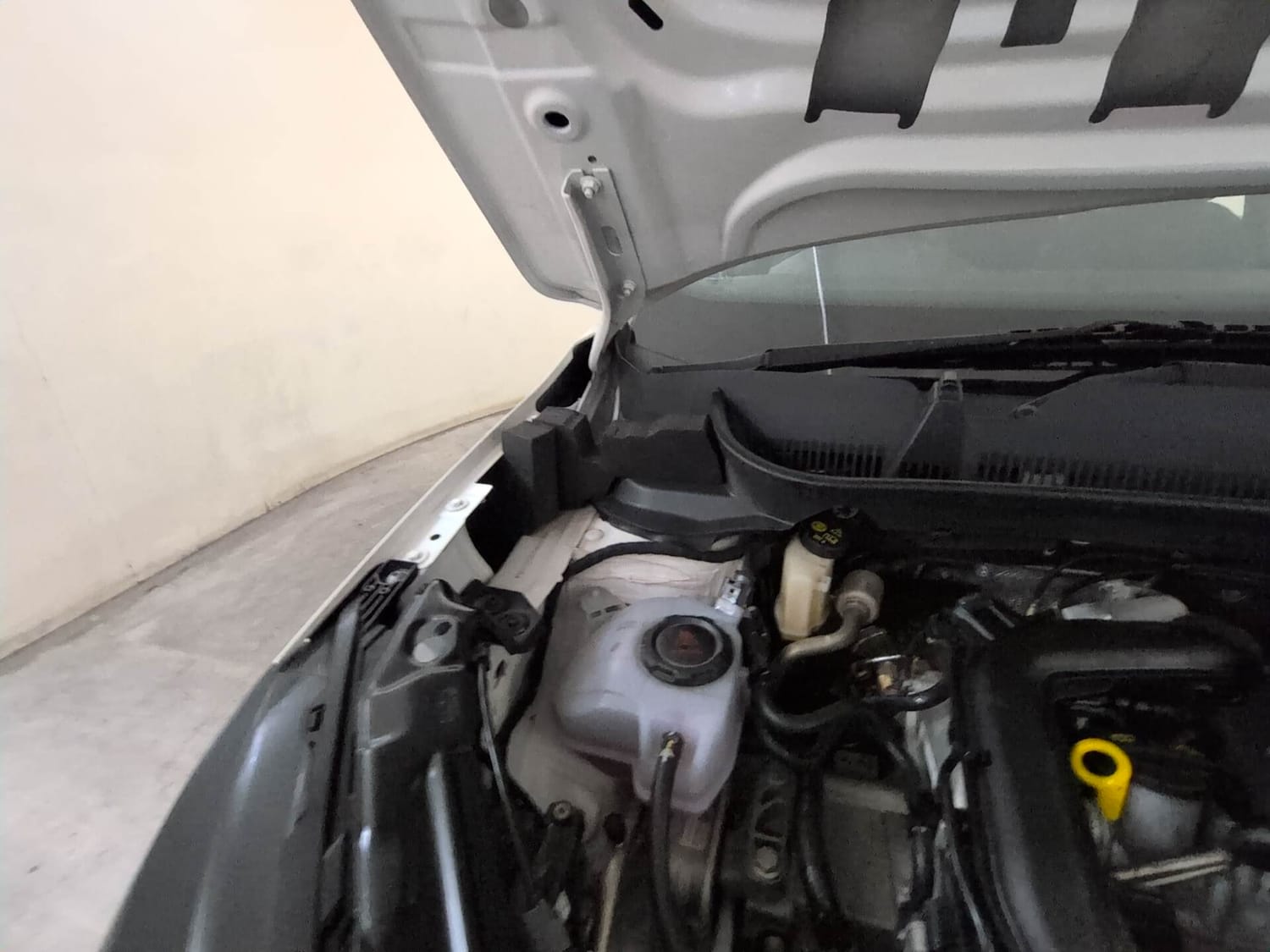 Used 2024 Skoda Kushaq Active 1.0 TSI MT Petrol Manual engine ENGINE RIGHT SIDE HINGE & APRON VIEW