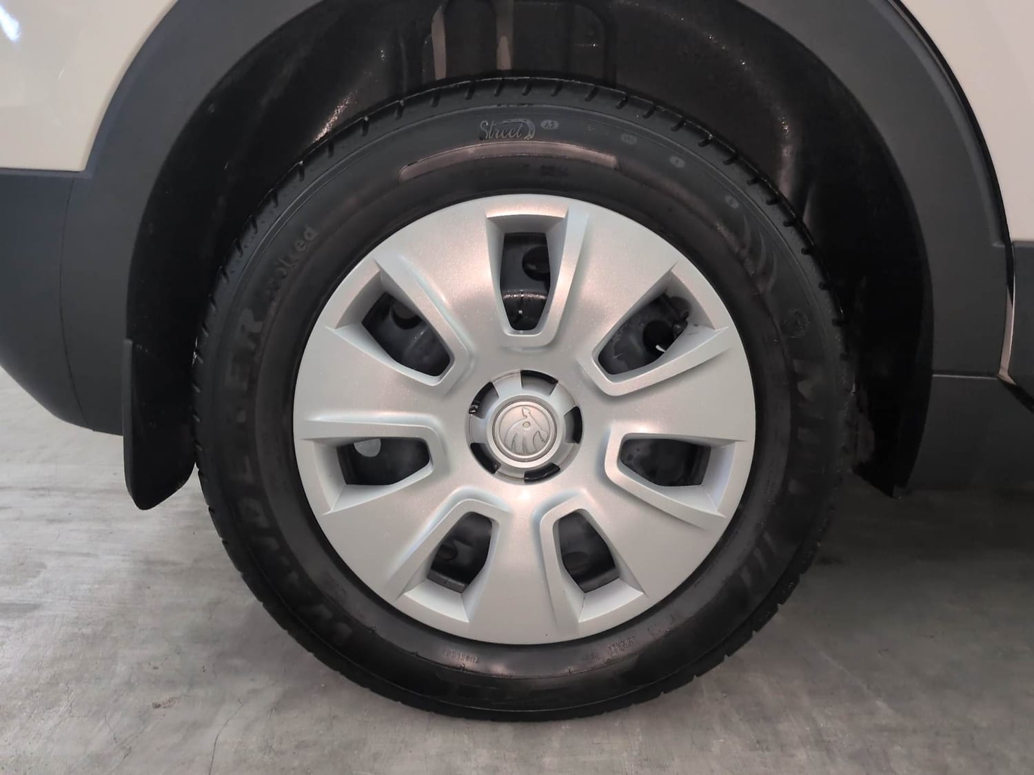 Used 2024 Skoda Kushaq Active 1.0 TSI MT Petrol Manual tyres RIGHT REAR TYRE RIM VIEW