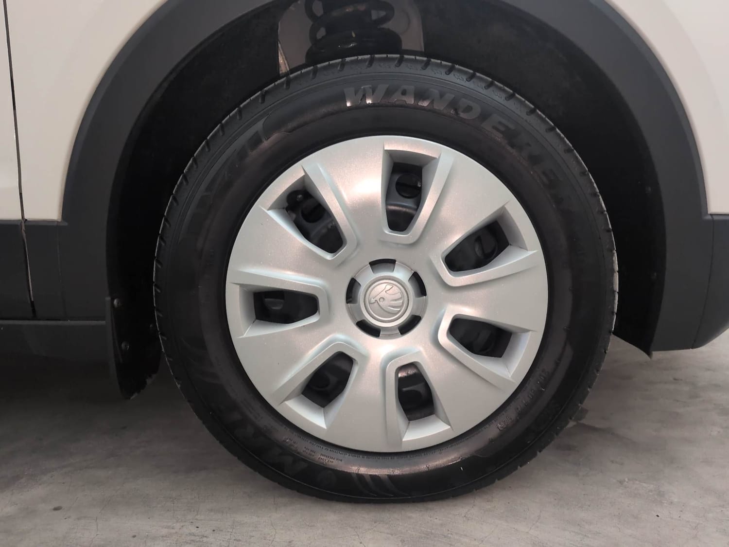 Used 2024 Skoda Kushaq Active 1.0 TSI MT Petrol Manual tyres RIGHT FRONT TYRE RIM VIEW