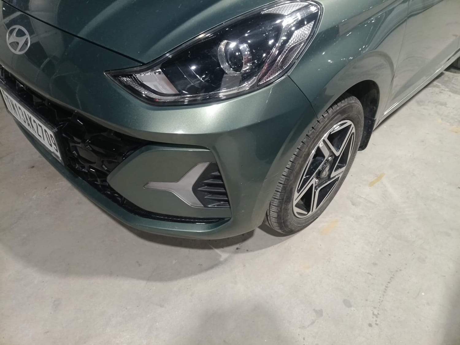Used 2025 Hyundai Grand i10 Nios Asta 1.2 Kappa AMT Petrol Automatic dents MINOR SCRATCH