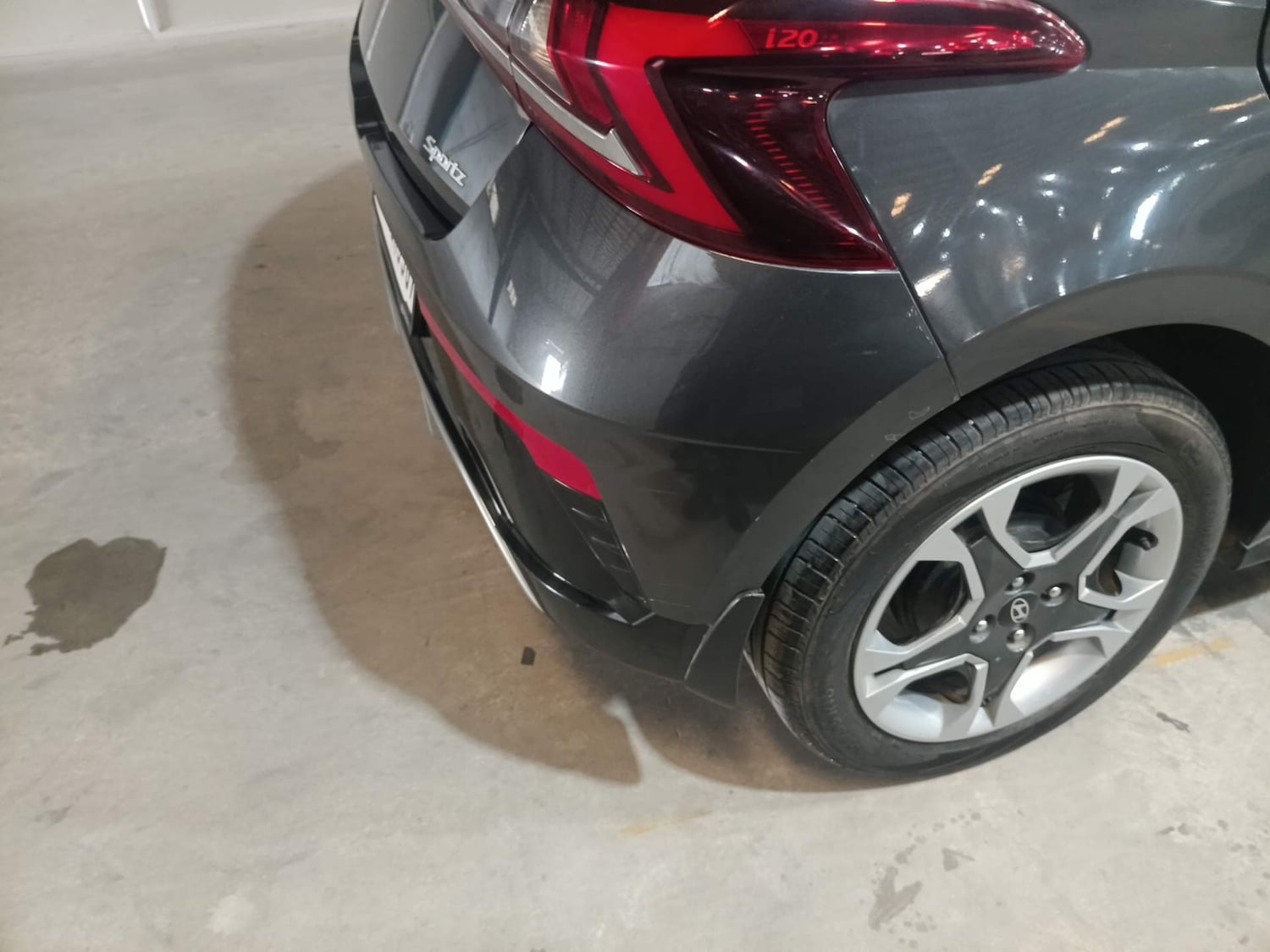Used 2024 Hyundai i20 Sportz (O) 1.2 IVT Petrol Automatic dents MINOR SCRATCH