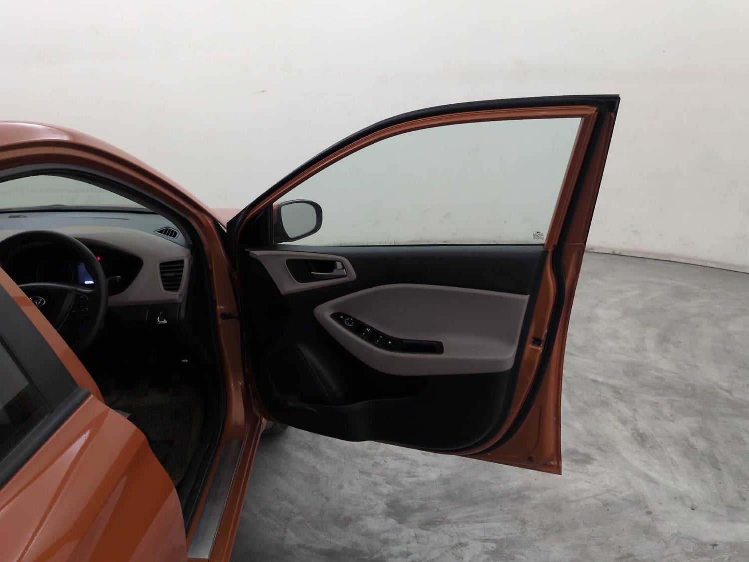 Used 2018 Hyundai Elite i20 Asta 1.2 Petrol Manual interior RIGHT FRONT DOOR OPEN VIEW