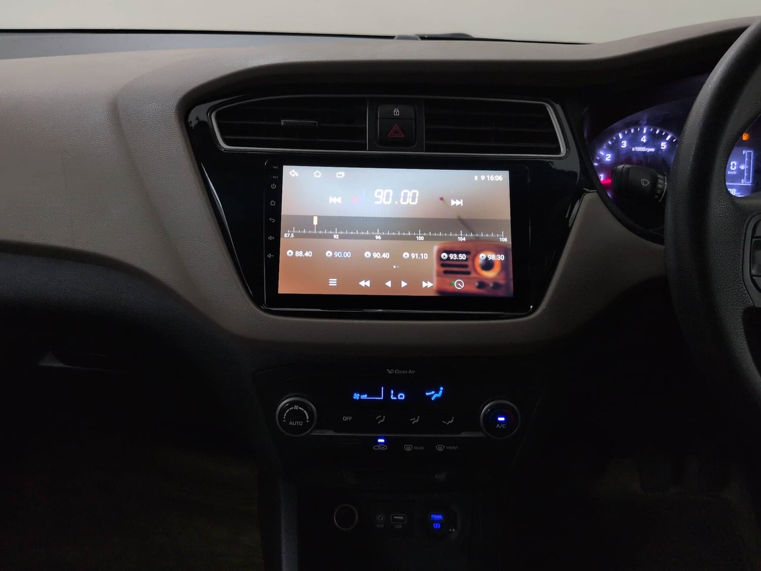 Used 2018 Hyundai Elite i20 Asta 1.2 Petrol Manual interior MUSIC SYSTEM & AC CONTROL VIEW