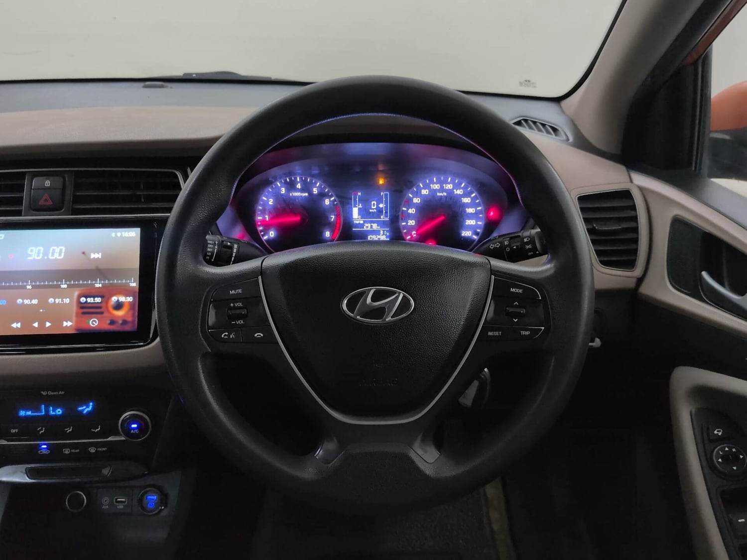 Used 2018 Hyundai Elite i20 Asta 1.2 Petrol Manual interior STEERING VIEW