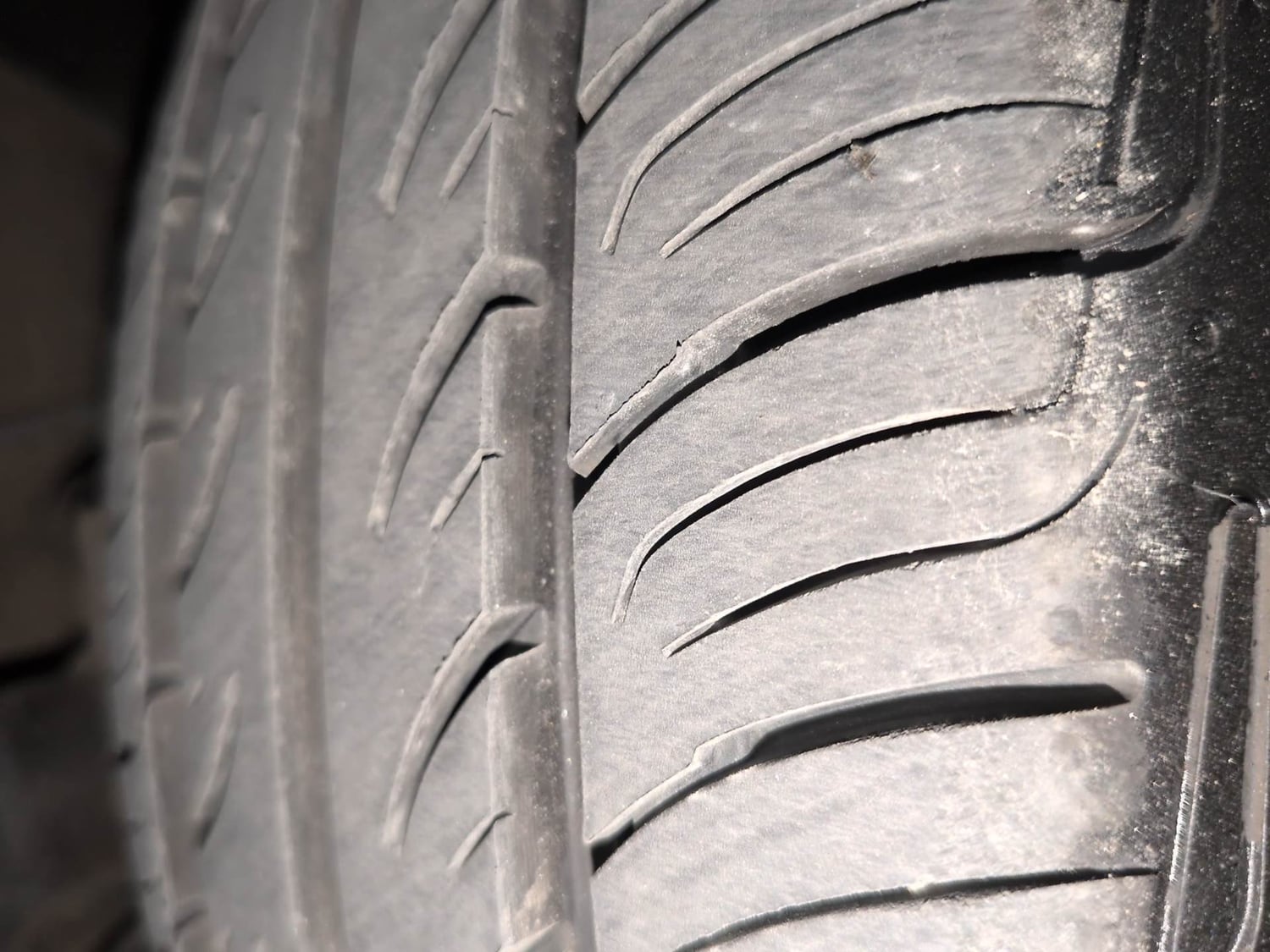 Used 2018 Hyundai Elite i20 Asta 1.2 Petrol Manual tyres RIGHT FRONT TYRE TREAD VIEW