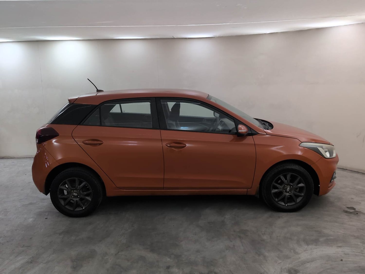 Used 2018 Hyundai Elite i20 Asta 1.2 Petrol Manual exterior RIGHT SIDE VIEW
