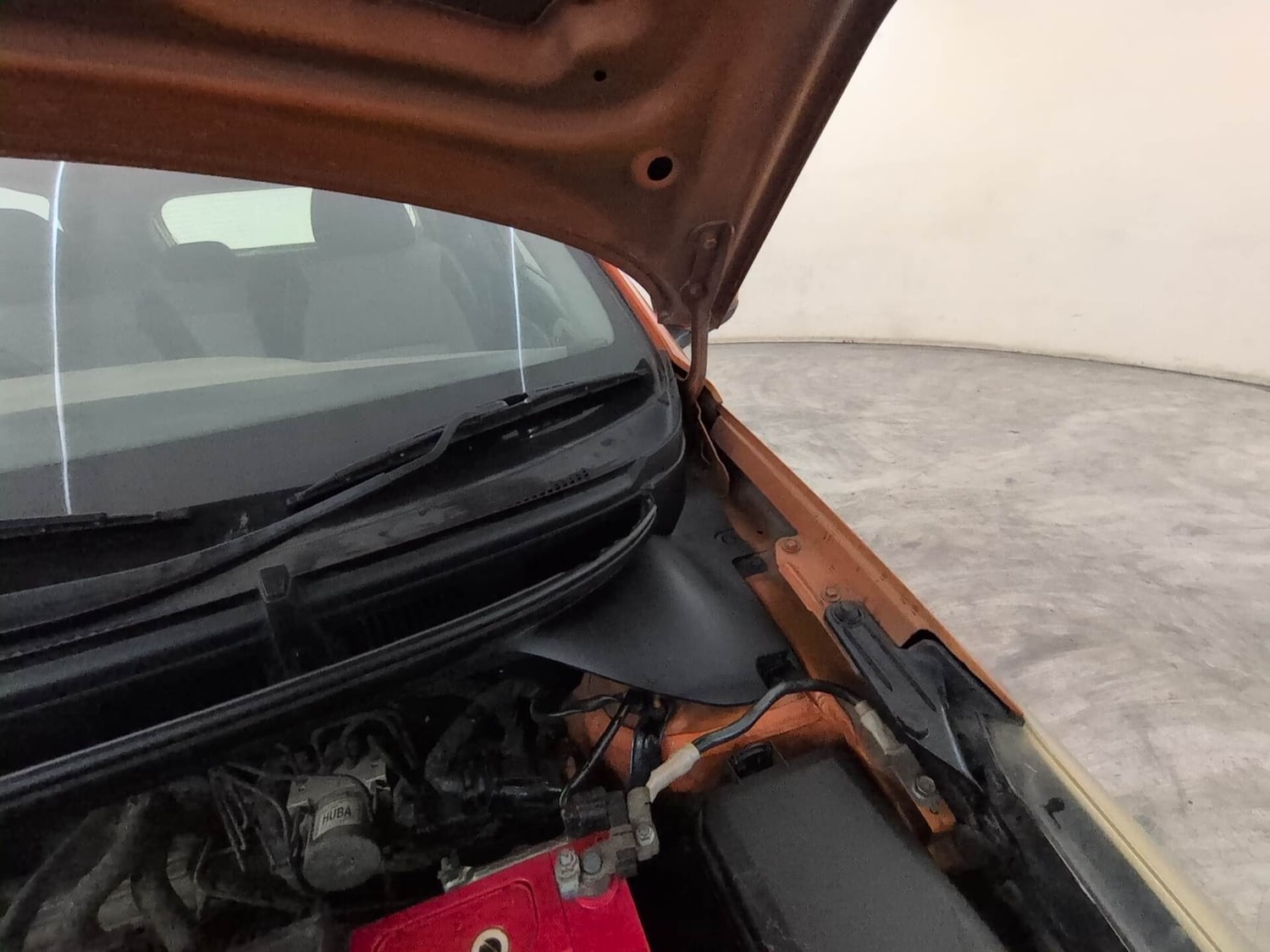 Used 2018 Hyundai Elite i20 Asta 1.2 Petrol Manual engine ENGINE LEFT SIDE HINGE & APRON VIEW