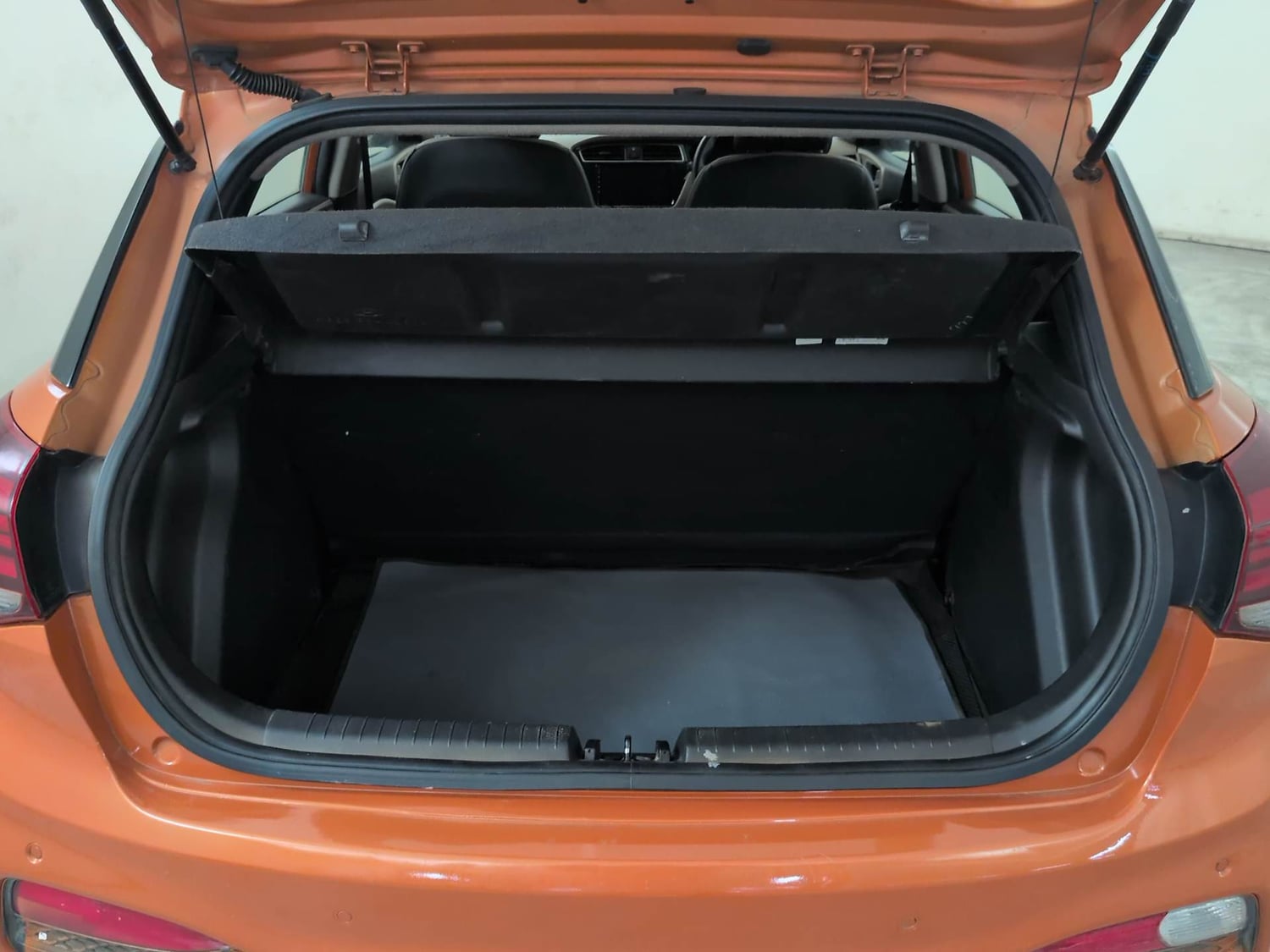 Used 2018 Hyundai Elite i20 Asta 1.2 Petrol Manual interior DICKY INSIDE VIEW