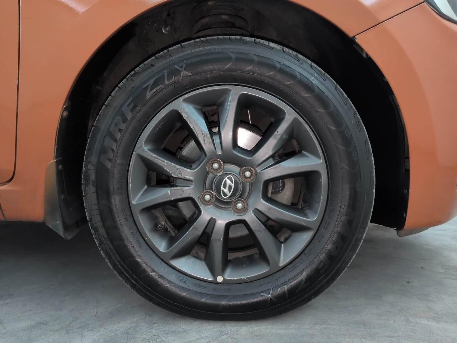 Used 2018 Hyundai Elite i20 Asta 1.2 Petrol Manual tyres RIGHT FRONT TYRE RIM VIEW
