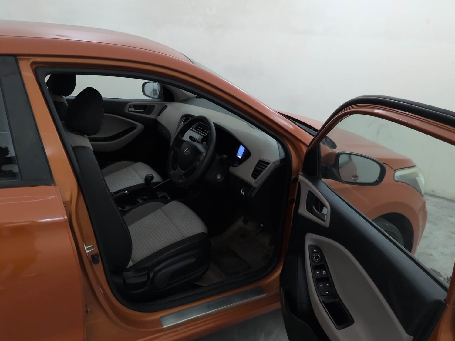Used 2018 Hyundai Elite i20 Asta 1.2 Petrol Manual interior RIGHT SIDE FRONT DOOR CABIN VIEW