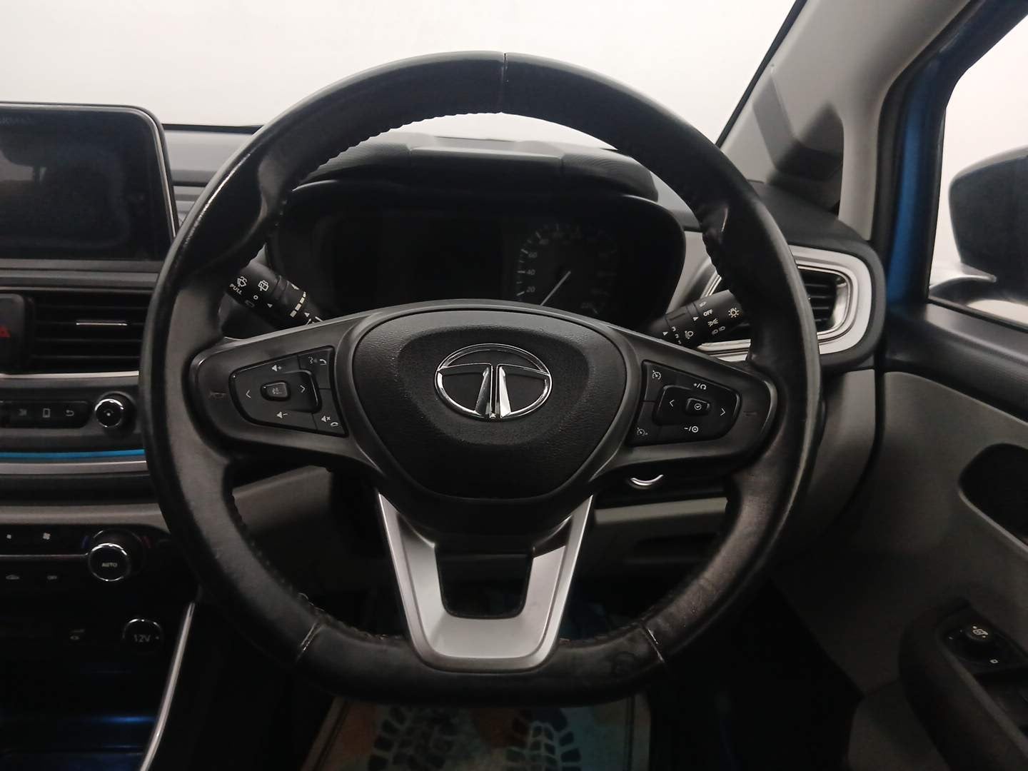 Used 2021 Tata Altroz XZ Petrol Petrol Manual interior STEERING VIEW