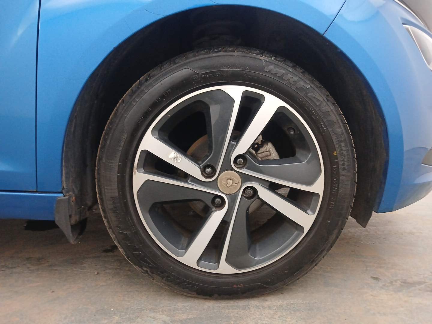 Used 2021 Tata Altroz XZ Petrol Petrol Manual tyres RIGHT FRONT TYRE RIM VIEW