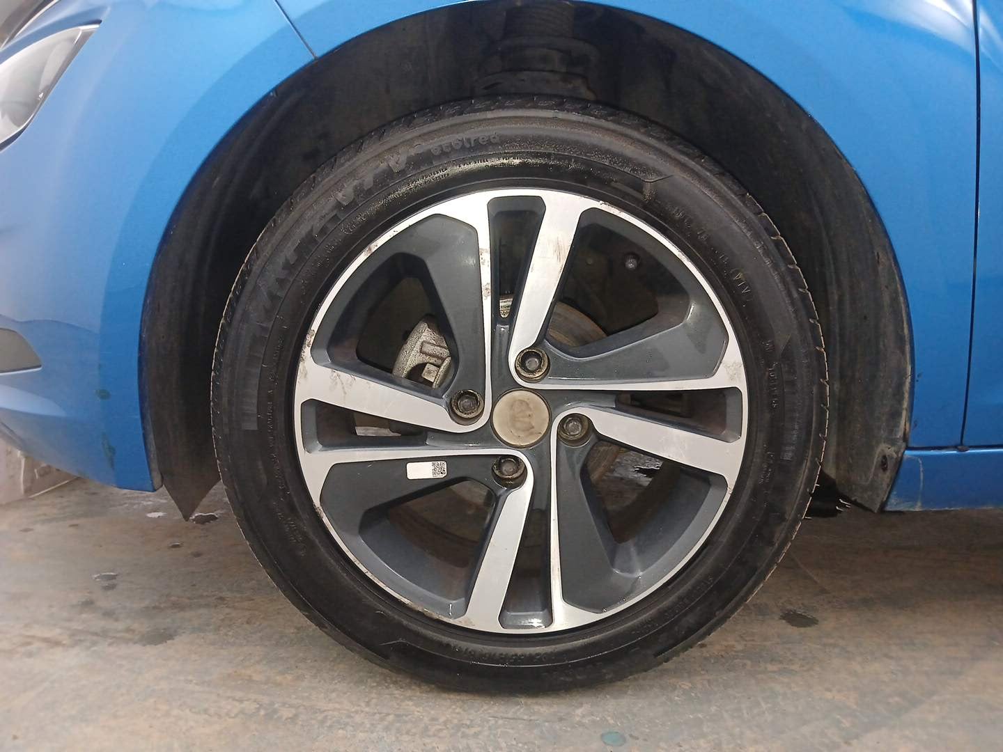 Used 2021 Tata Altroz XZ Petrol Petrol Manual tyres LEFT FRONT TYRE RIM VIEW