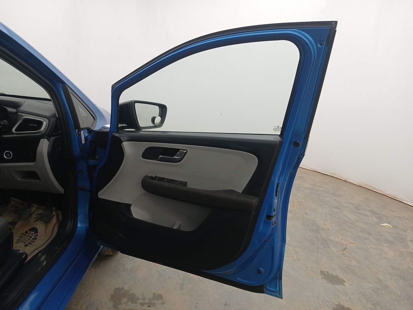 Used 2021 Tata Altroz XZ Petrol Petrol Manual interior RIGHT FRONT DOOR OPEN VIEW