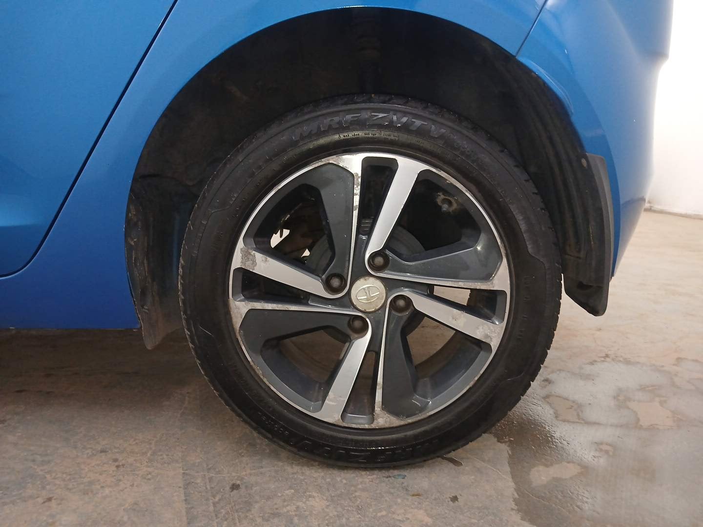 Used 2021 Tata Altroz XZ Petrol Petrol Manual tyres LEFT REAR TYRE RIM VIEW